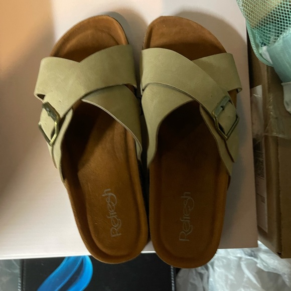 Open toe sandals - Picture 3 of 3